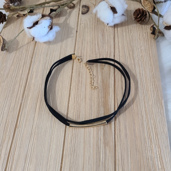 🖤🖤NEW🖤🖤PRETTY!! Black Velvet Choker with GOLD Bar🖤🖤 - Picture 6 of 14
